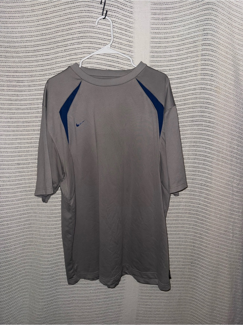 Nike Men’s Gray Performance Tee with Blue Panels